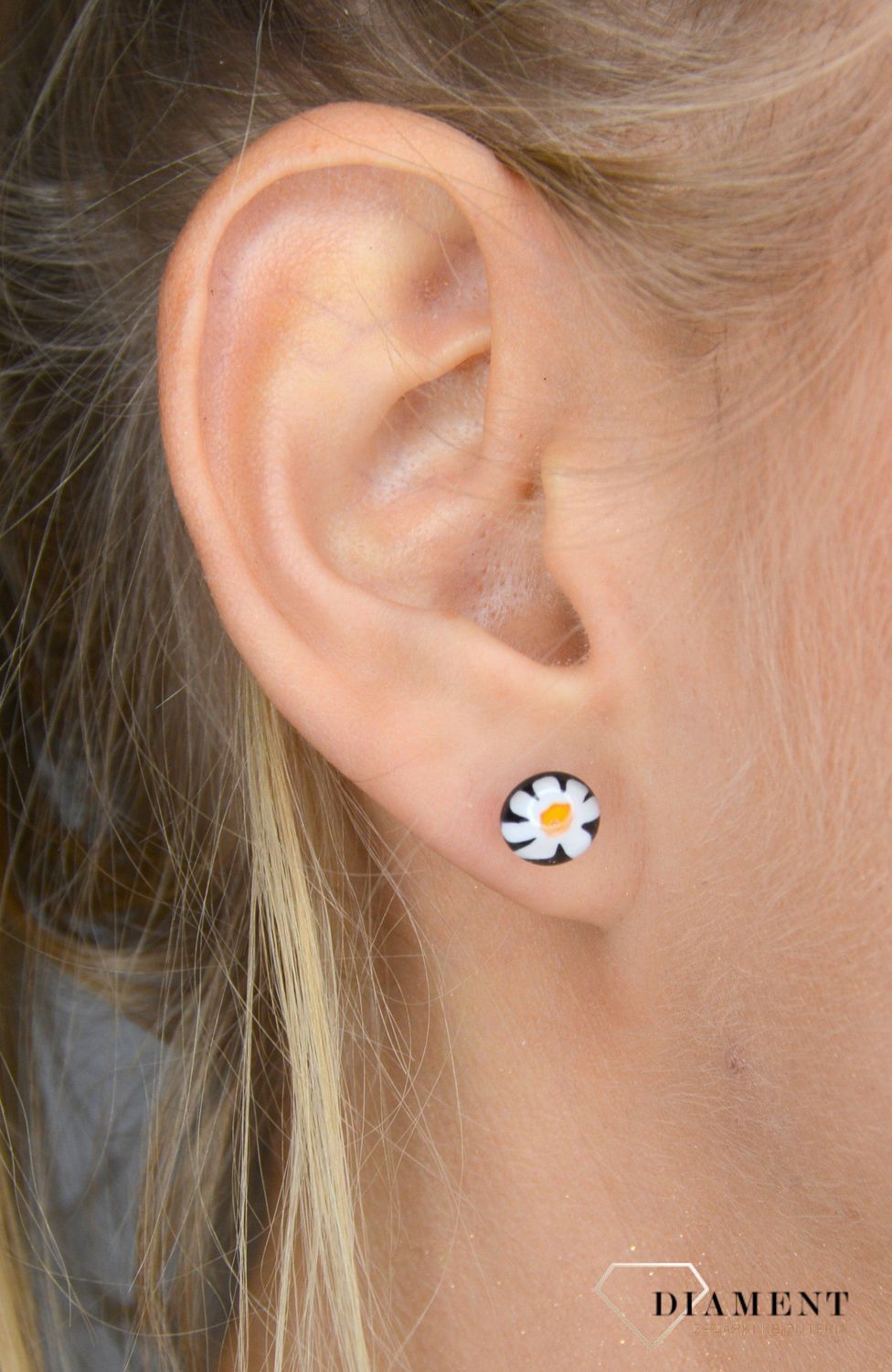 Kolczyki szkło weneckie czarne z białym kwiatem Murano 03.jpg